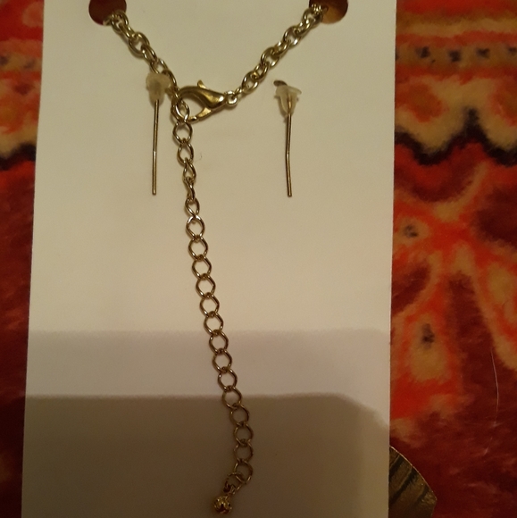 MINIMALIST Gold Heart Necklace & Earrings set - Picture 3 of 9